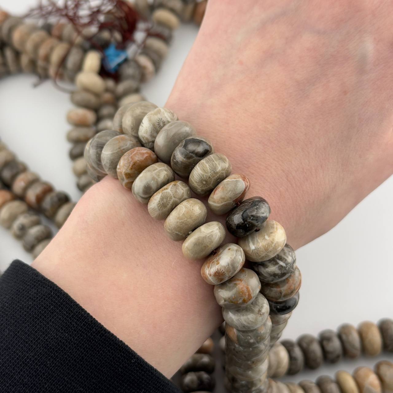 Оканемелый коралл (фоссил) размер 8*13мм натуральный камень