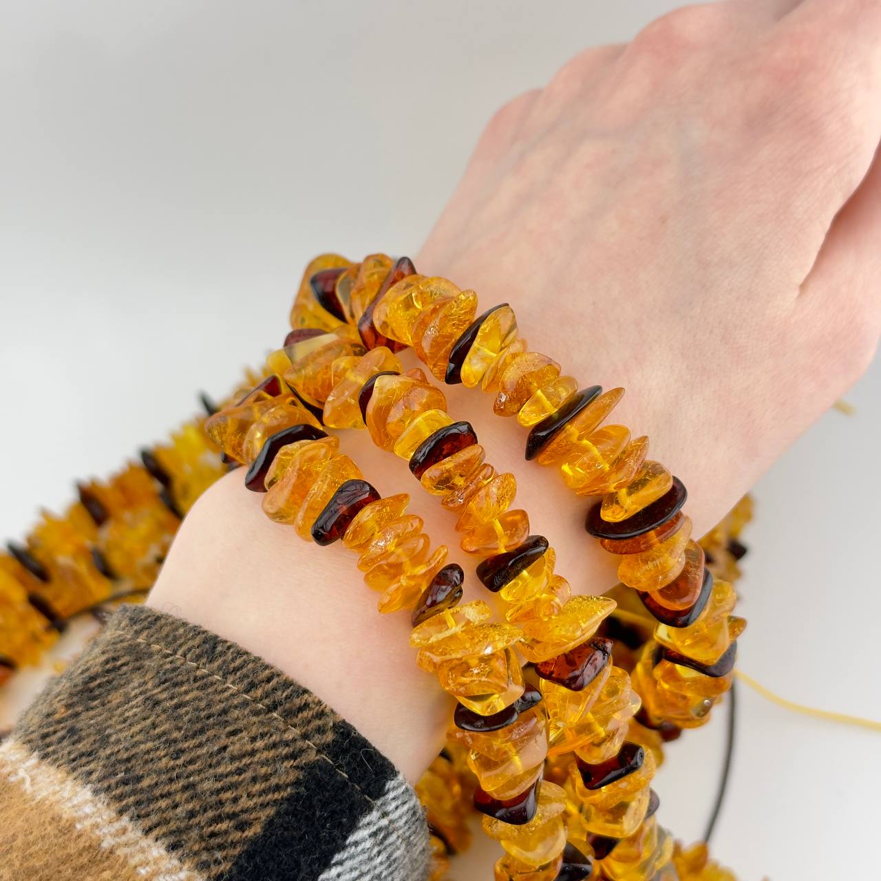 Янтарь форма галтовка средний размер 4*15мм